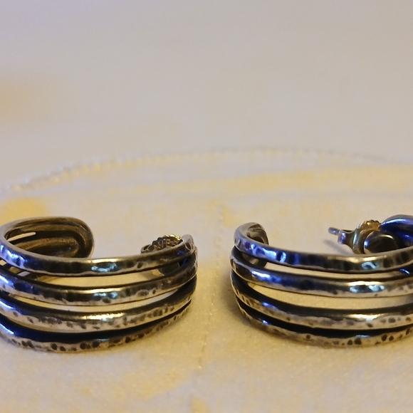 Retired James Avery Hammered Multi-Wire Hoop Ear Posts 1" Great Oxidation! - Picture 8 of 8